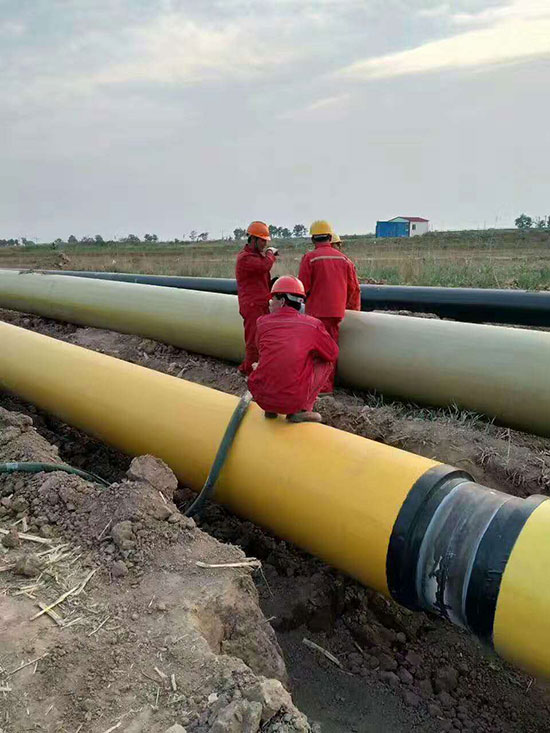 淺議聚氨酯外墻保溫應用--建筑管道類(lèi)的保溫(圖1) 熱力管道保溫聚氨酯噴涂施工