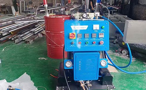 Q2600D門(mén)窗鋁合金型材填充聚氨酯發(fā)泡機